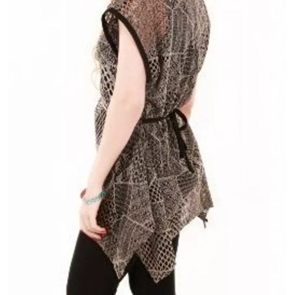 NWOT BLACK/BEIGE CROCHETED TOP/BEACH COVERUP LILY BY FIRMIANA - SIZE LARGE - Picture 8 of 12